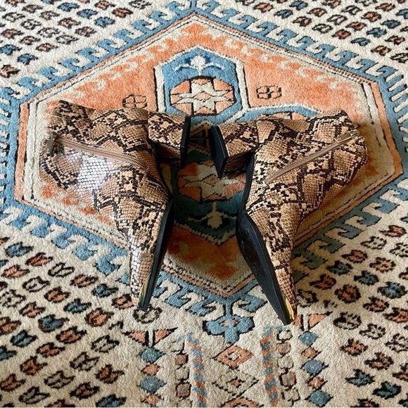 Kenneth Cole Roanne Snake Embossed Bootie Womens 7.5M Toffee Leather Tan Black - Picture 4 of 6